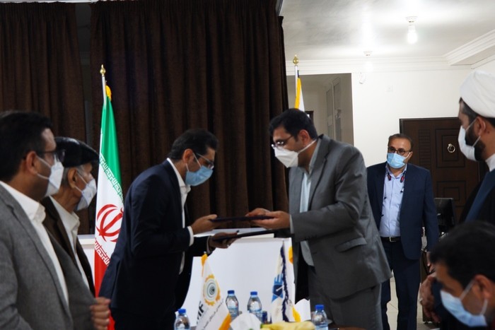 امضاء تفاهم نامه همکاری ما بین دانشگاه آزاد اسلامی و شرکت صنعتی و معدنی فرزانگان کانسار پارس